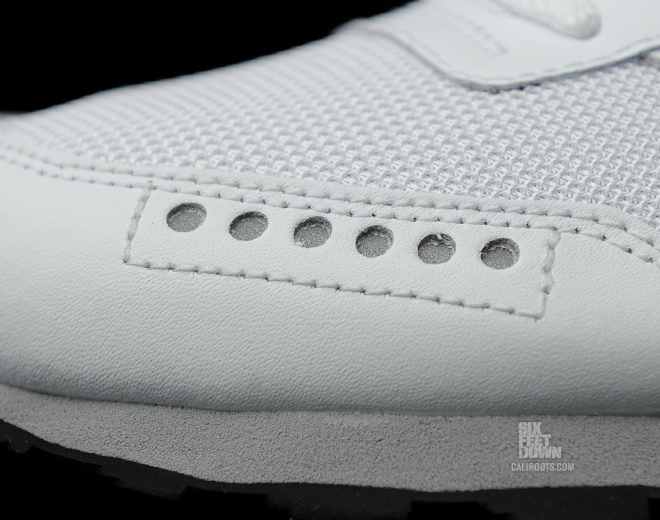 Nike Air Venture White Sport Red Black Metallic Silver 5