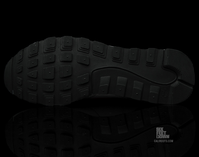 Nike Air Venture White Sport Red Black Metallic Silver 7