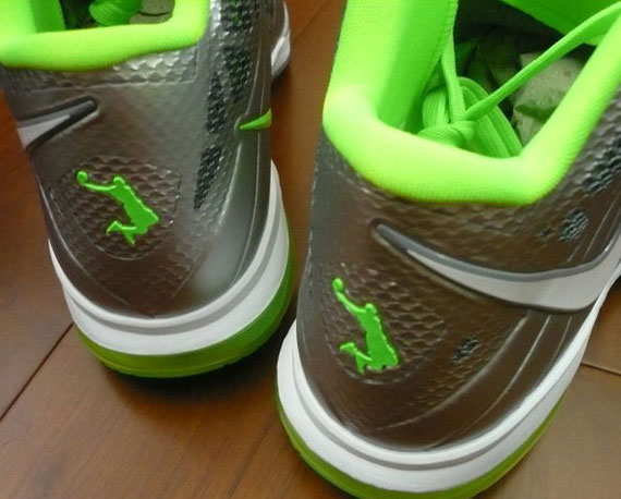 Nike LeBron 8 P.S. ‘Dunkman’ – Detailed Look