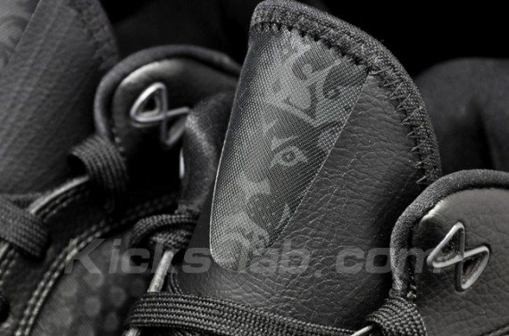 Nike LeBron 8 V2 Low ‘Triple Black’ – New Images