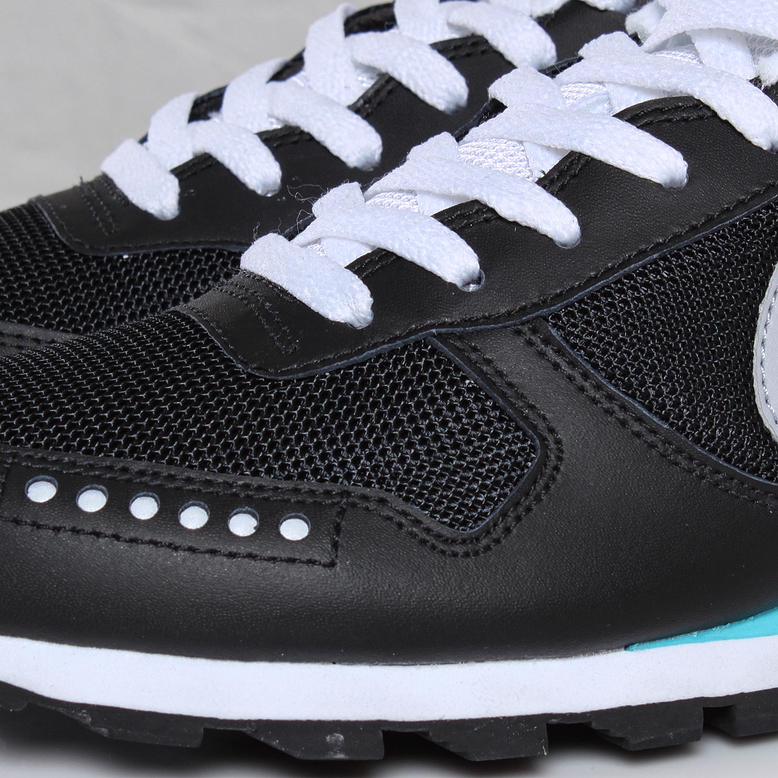 nike-air-venture-black-wolf-grey-mineral-blue-white-6 Nike Air Venture Black Wolf Grey Mineral Blue White 6