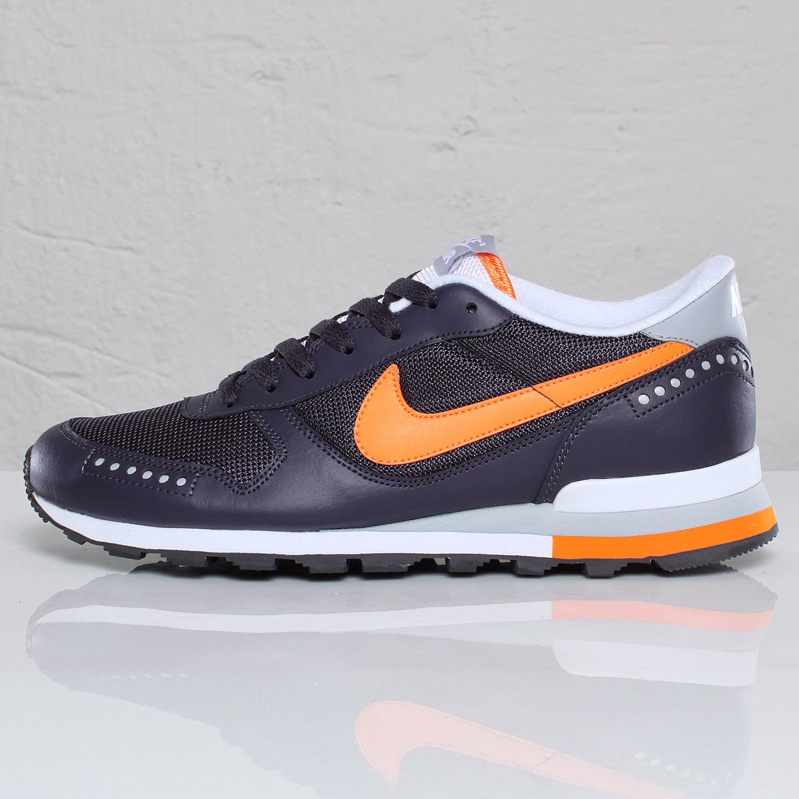 nike-air-venture-gridiron-bright-mandarin-wolf-grey-white-1 Nike Air Venture Gridiron Bright Mandarin Wolf Grey White 1