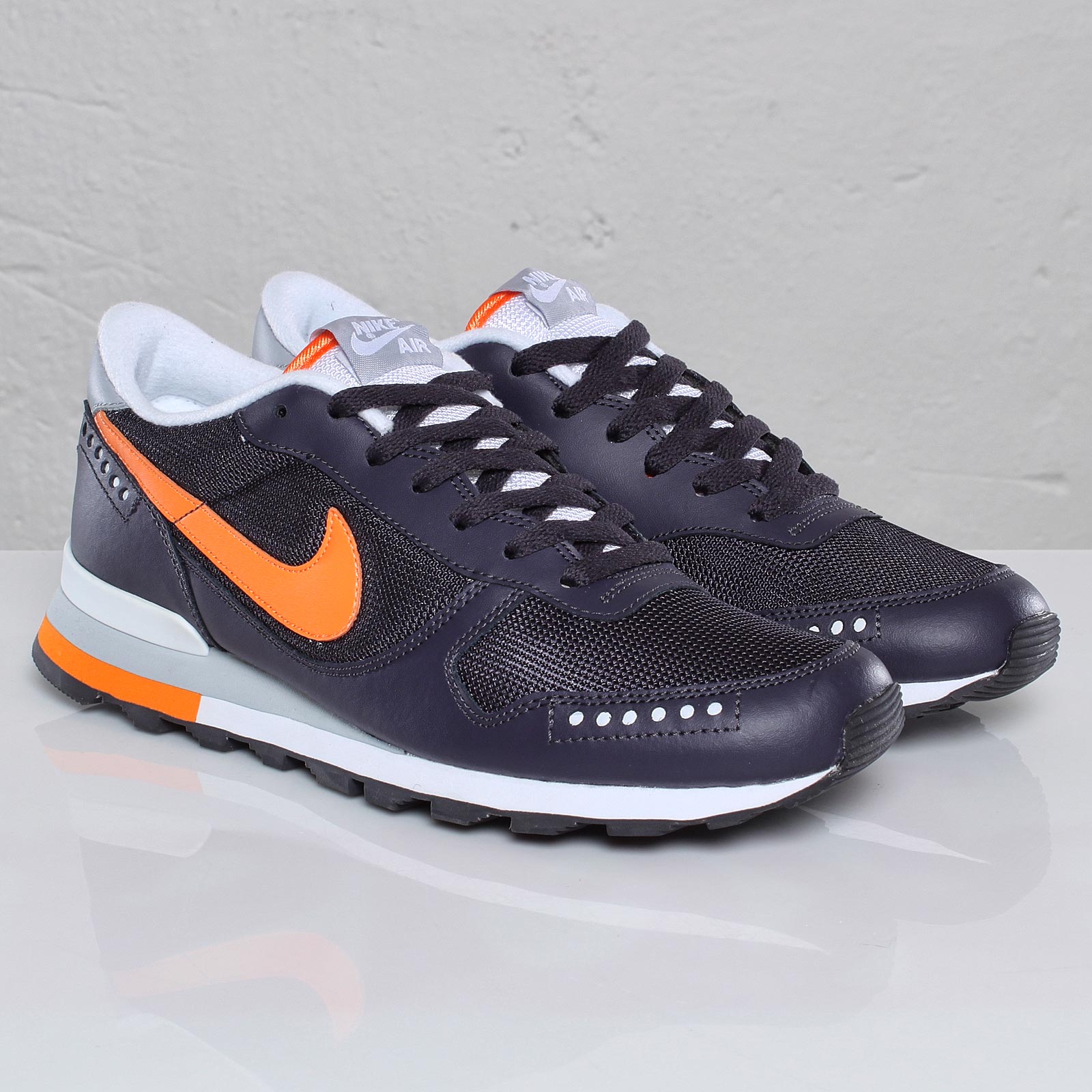 nike-air-venture-gridiron-bright-mandarin-wolf-grey-white-2 Nike Air Venture Gridiron Bright Mandarin Wolf Grey White 2