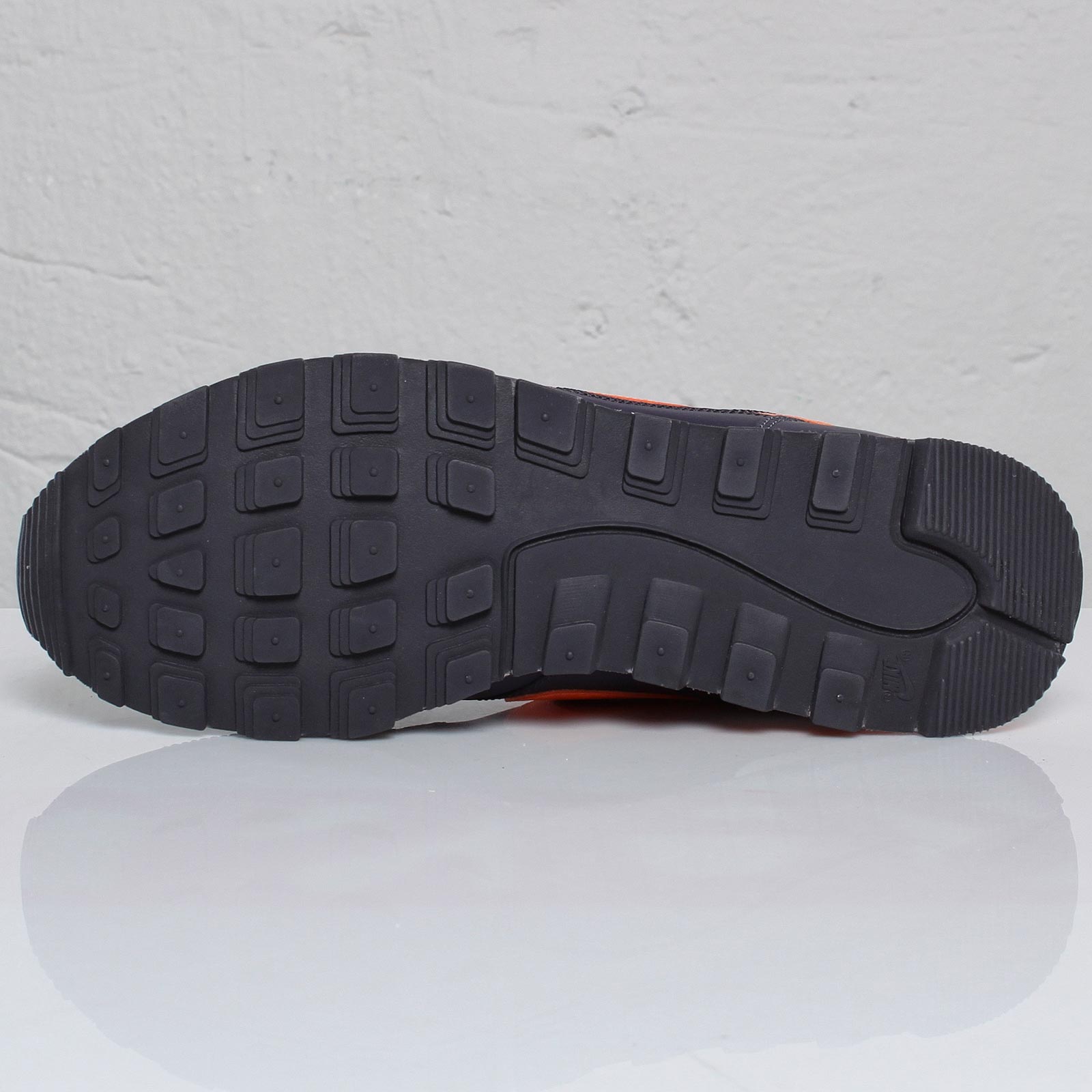 nike-air-venture-gridiron-bright-mandarin-wolf-grey-white-5 Nike Air Venture Gridiron Bright Mandarin Wolf Grey White 5