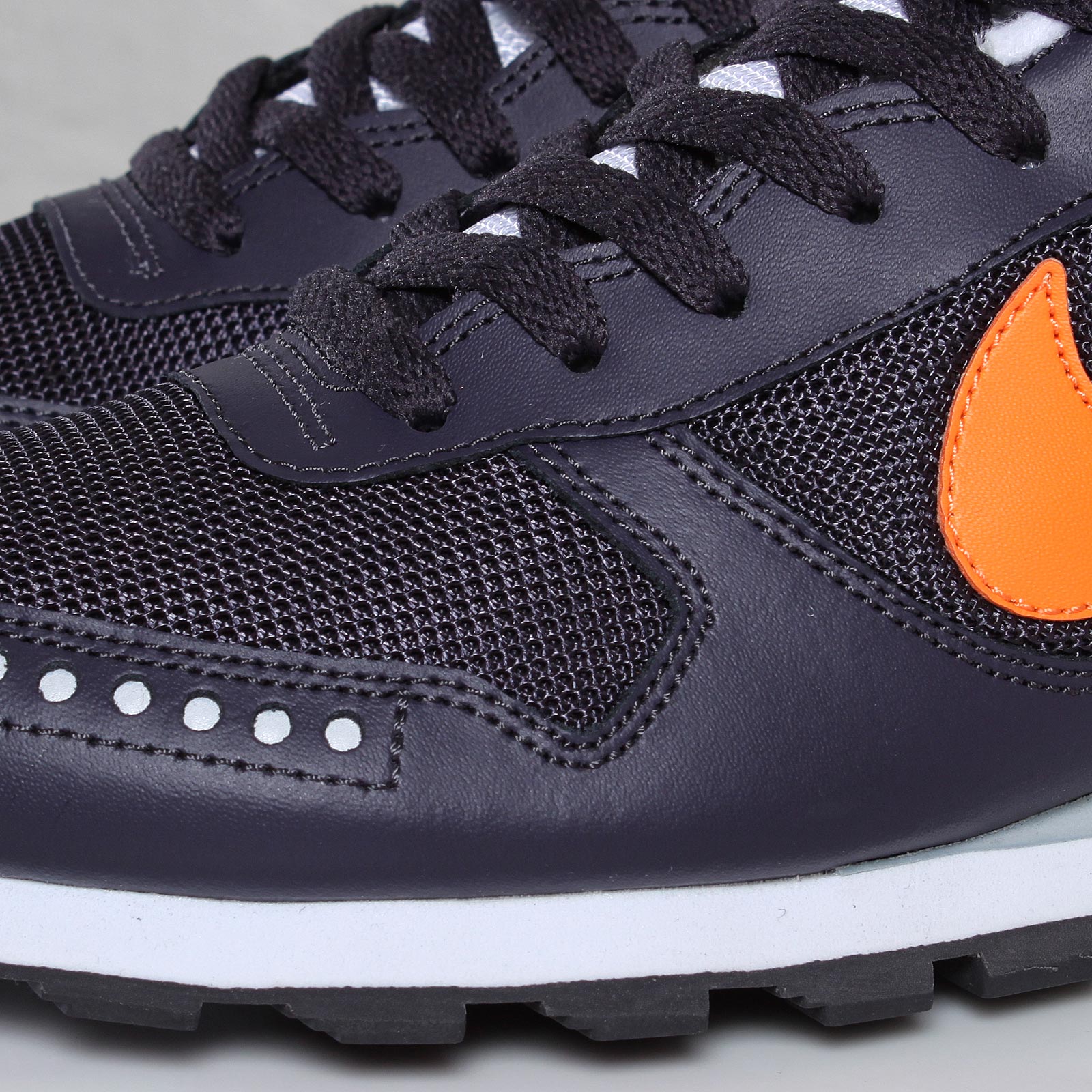 nike-air-venture-gridiron-bright-mandarin-wolf-grey-white-7 Nike Air Venture Gridiron Bright Mandarin Wolf Grey White 7