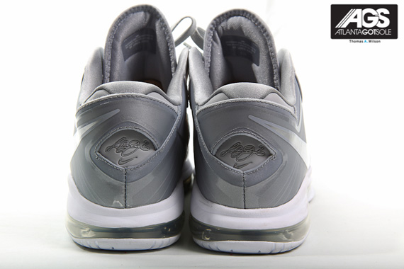 Nike LeBron 8 V2 Navy/White/Silver aka “Yankees” Actual Photos