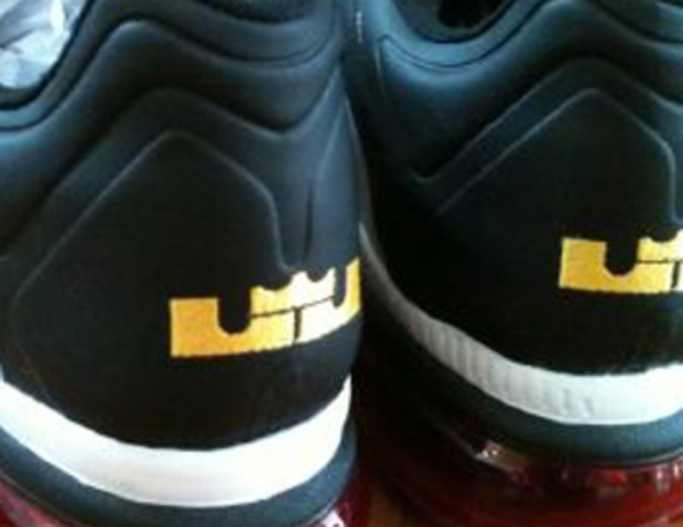 Nike Air Max 2011 Lebron James 1