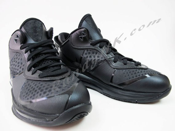 Nike LeBron 8 V/2 Low 'Blackout' - New Photos - SneakerNews.com