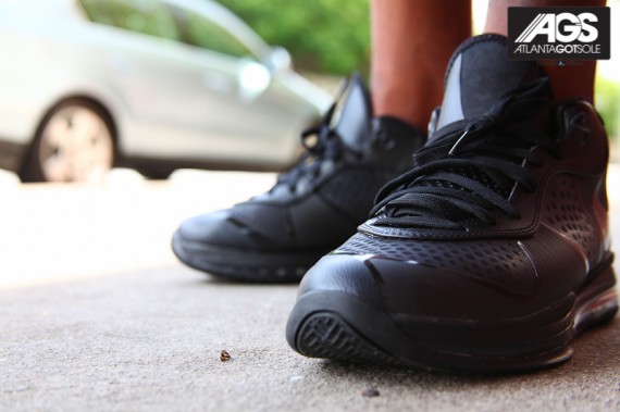 Nike LeBron 8 V/2 ‘Triple Black’ – New Photos