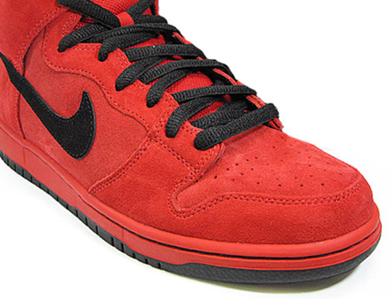 メインカラーレッドNIKE DUNK HIGH PRO SB レッドデビル