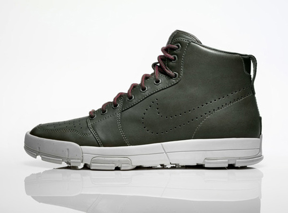 Nike Air Royaltna Mid