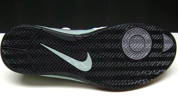 Nike Reax 8 TR Black White 2011 White Metallic Silver Cannon 03