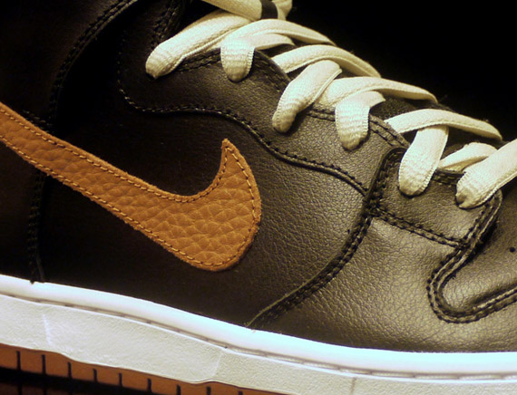 nike sb dunk high black leather gum