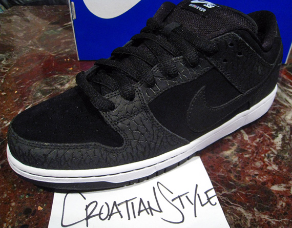 Entourage x Nike Dunk Low 'Lights Out' - Available on eBay - SneakerNews.com