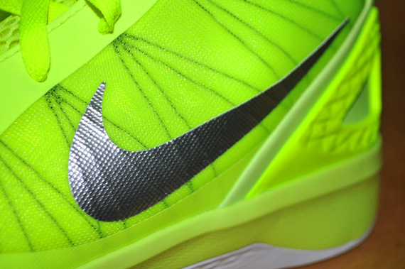 Nike Zoom Hyperdunk 2011 Tonal Volt 02