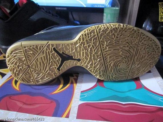 Air Jordan 2011 Q Flight Rabbit Detailed Images 03