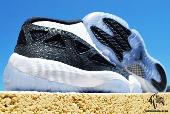 Jordan Xi Ie Low Wht Blk Mil 02