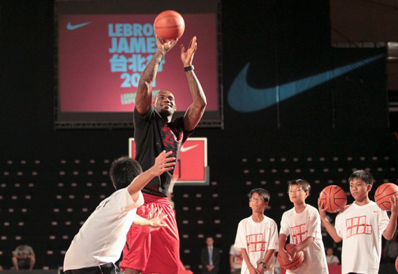 Lebron James court Nike China Tour August 2011 05