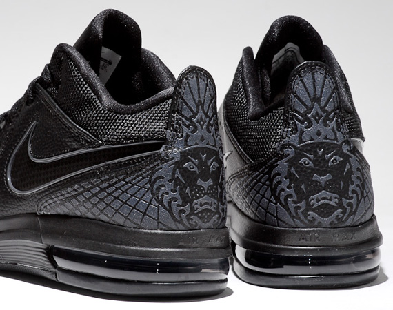 blacked out nike shoes