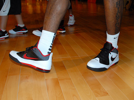 Nike Lebron Ambassador Iv Detailed Images 05