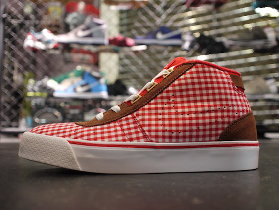 Nike Wmns Hachi Gingham Red