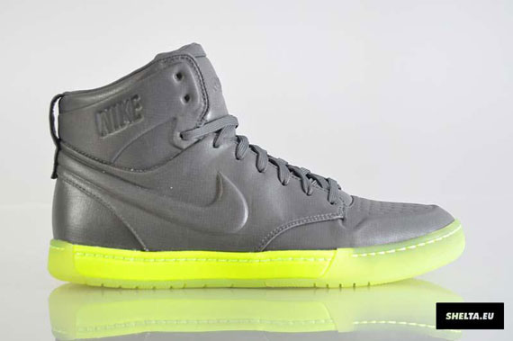 Nike Wmns Royalty Rip Neon 05
