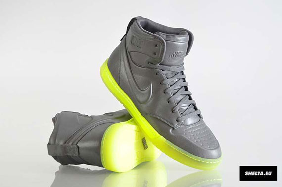 Nike Wmns Royalty Rip Neon 06