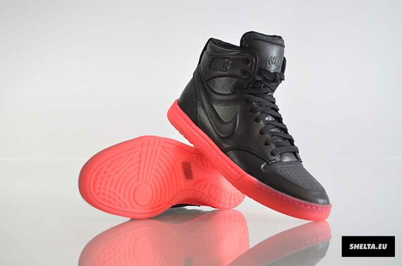 Nike Wmns Royalty Rip Neon 07