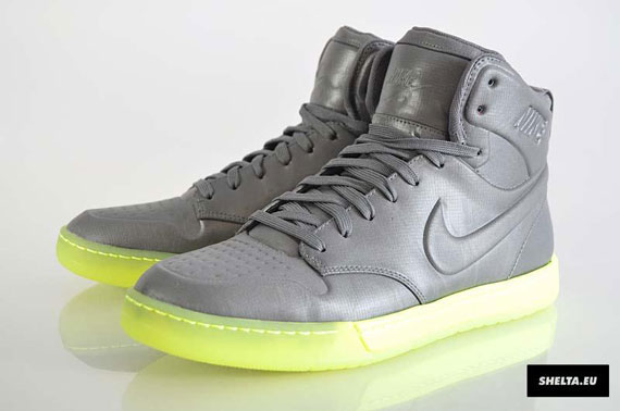 Nike Wmns Royalty Rip Neon 08