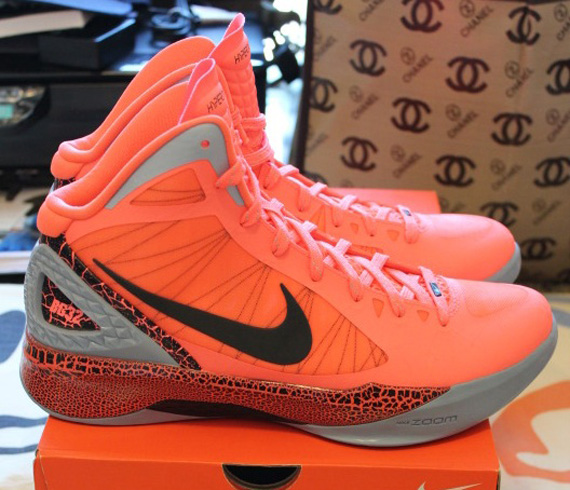 Photos: Blake Griffin Helps Unveil the Nike Zoom Hyperdunk 2011