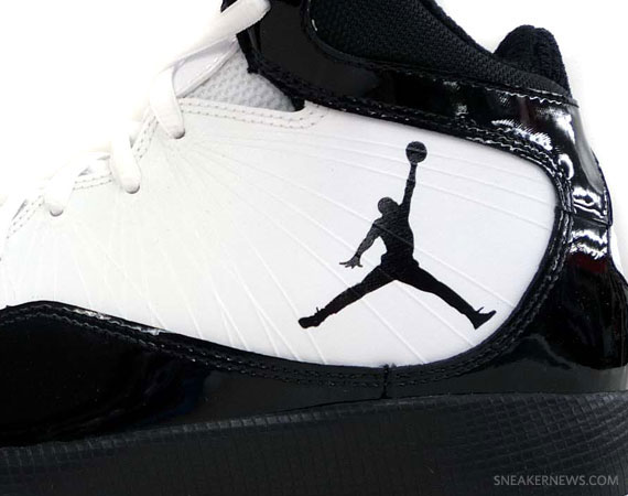 jordan flight black and white