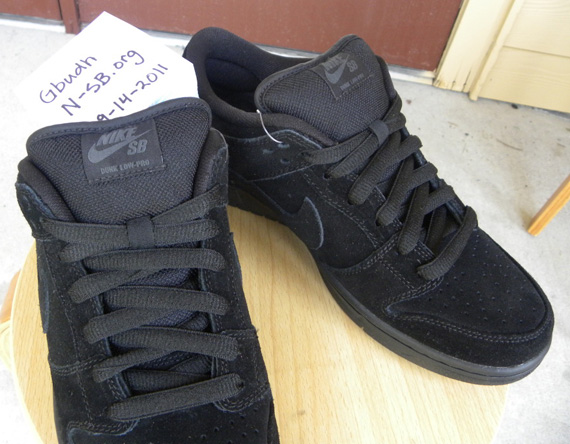 Nike Sb Dunk Low Tonal Black Suede November 2011 03