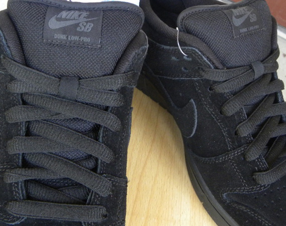 Nike SB Dunk Low ‘Blackout’ – November 2011