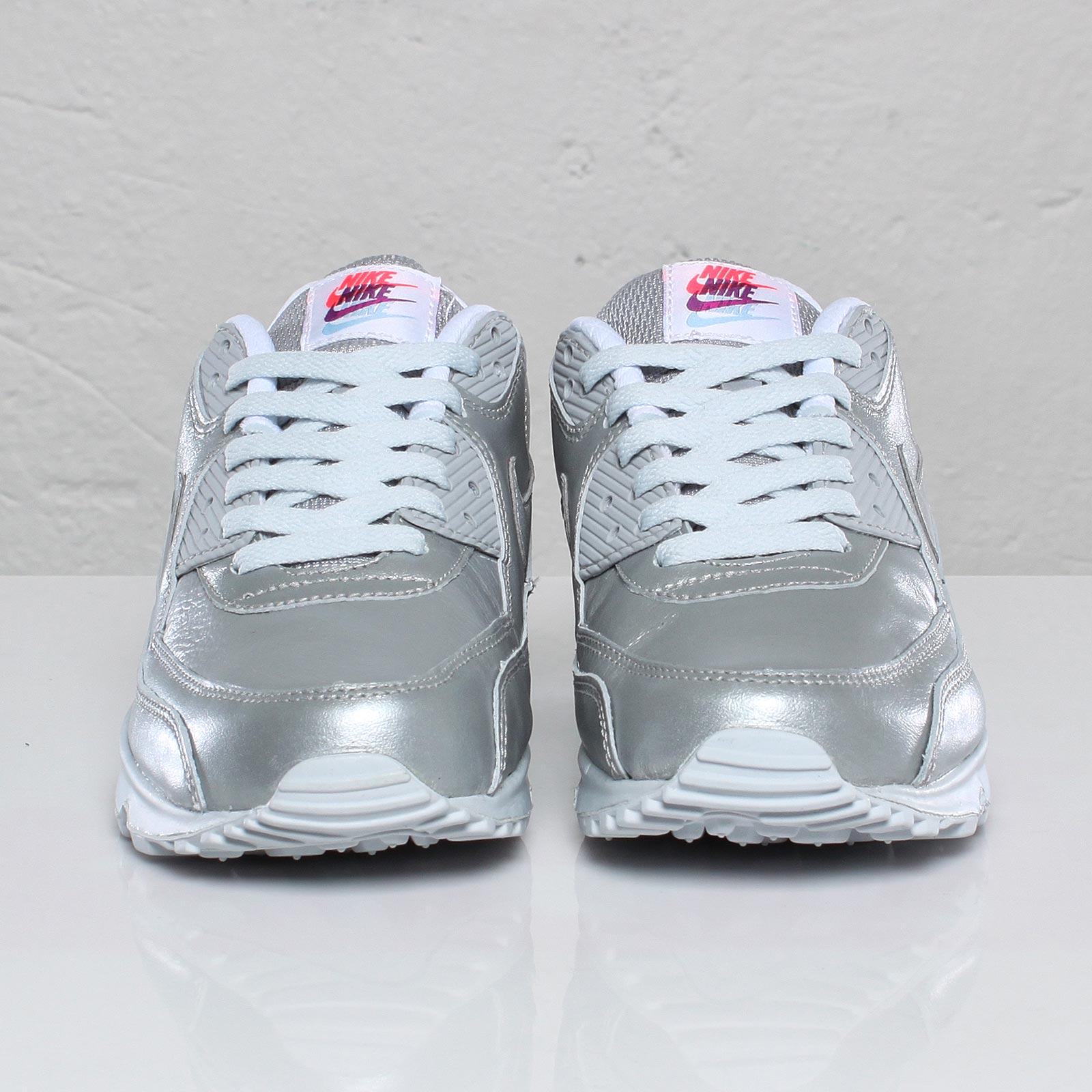 nike-wmns-air-max-90-metallic-silver-3 Nike Wmns Air Max 90 Metallic Silver 3