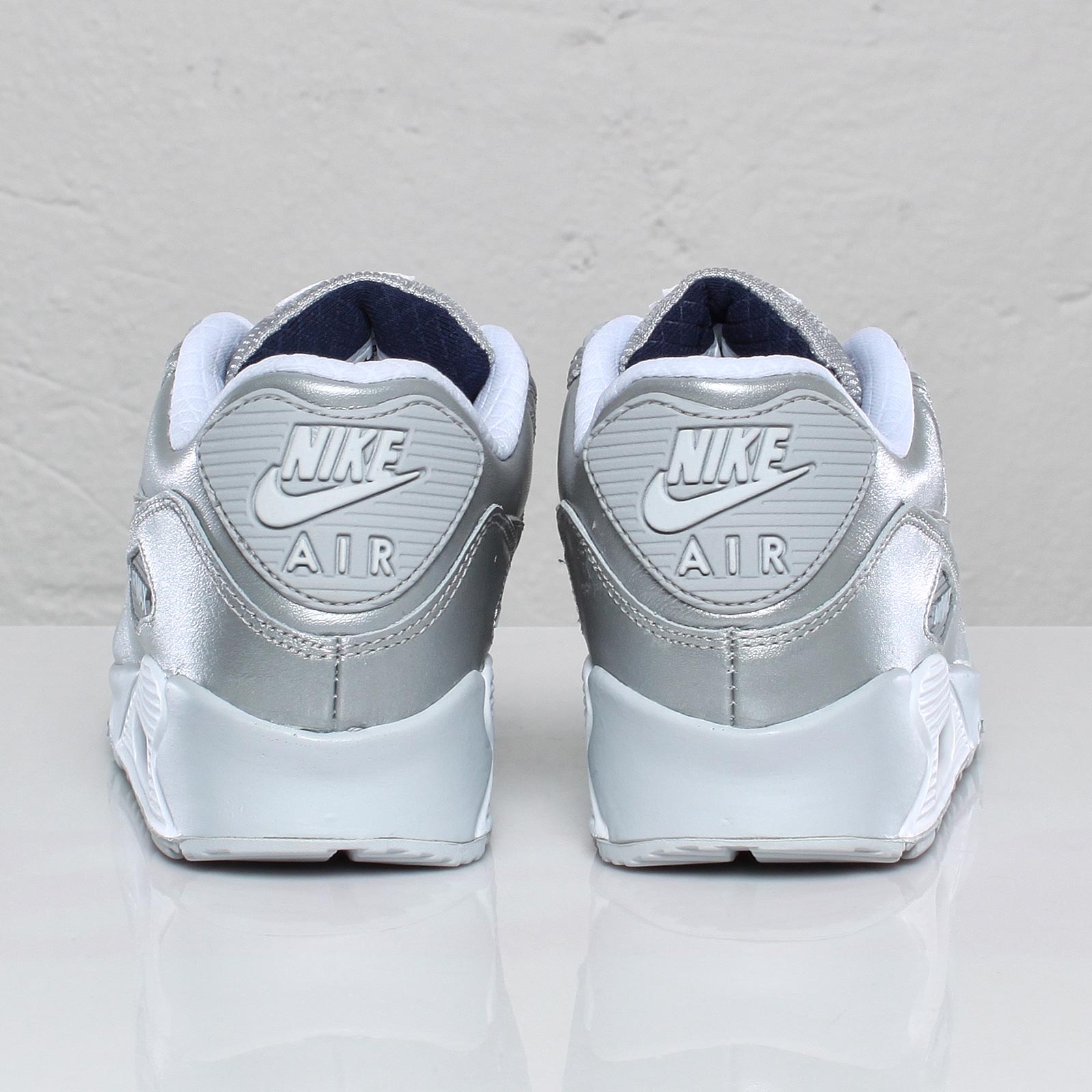 nike-wmns-air-max-90-metallic-silver-4 Nike Wmns Air Max 90 Metallic Silver 4