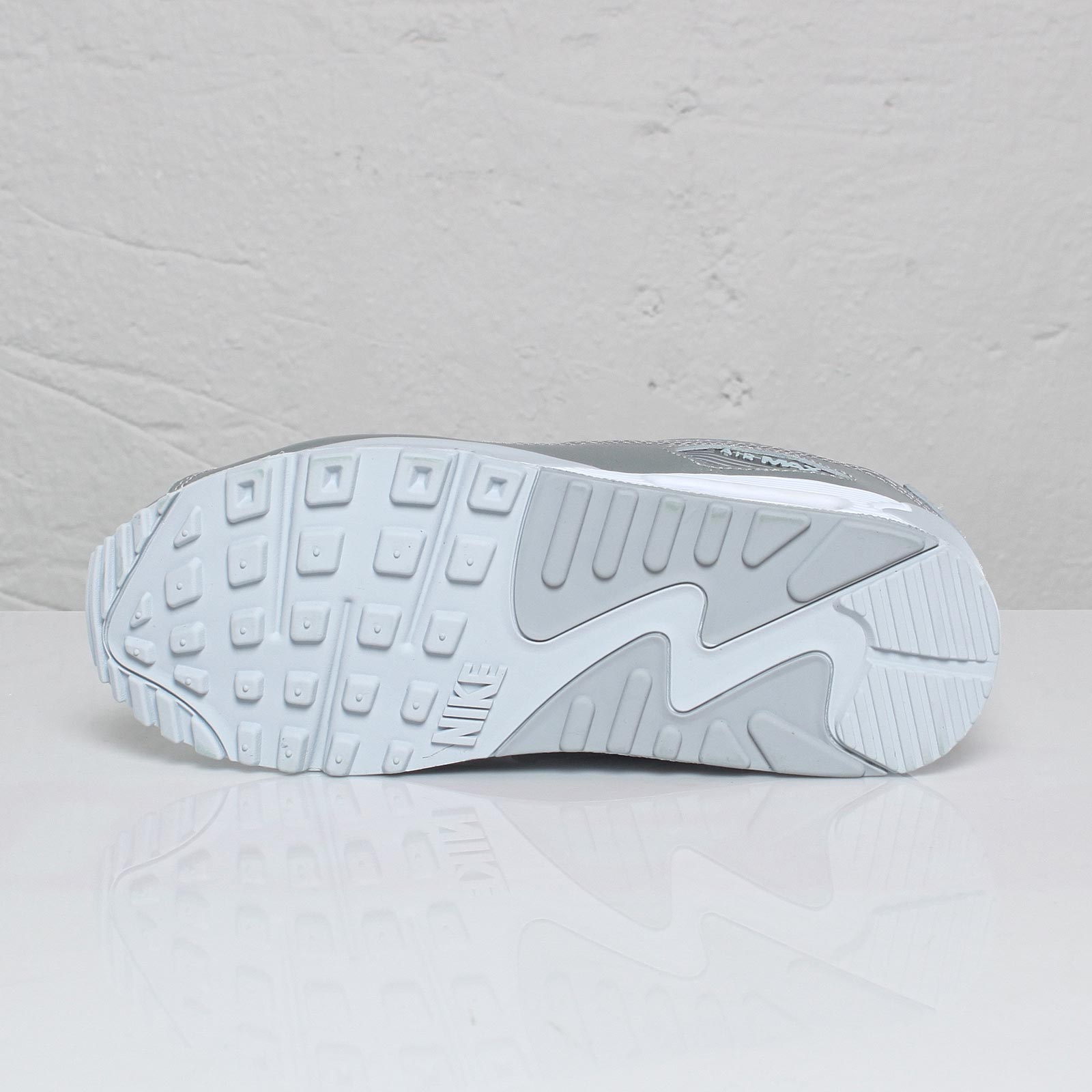 nike-wmns-air-max-90-metallic-silver-5 Nike Wmns Air Max 90 Metallic Silver 5