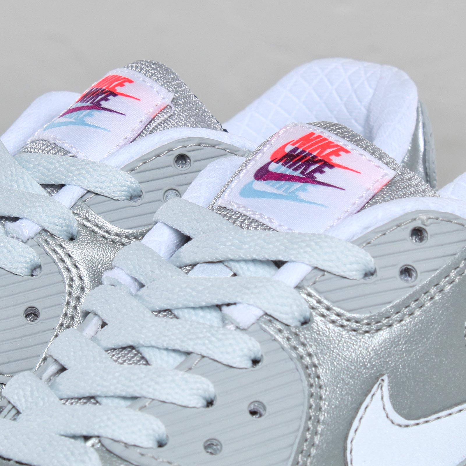 nike-wmns-air-max-90-metallic-silver-6 Nike Wmns Air Max 90 Metallic Silver 6