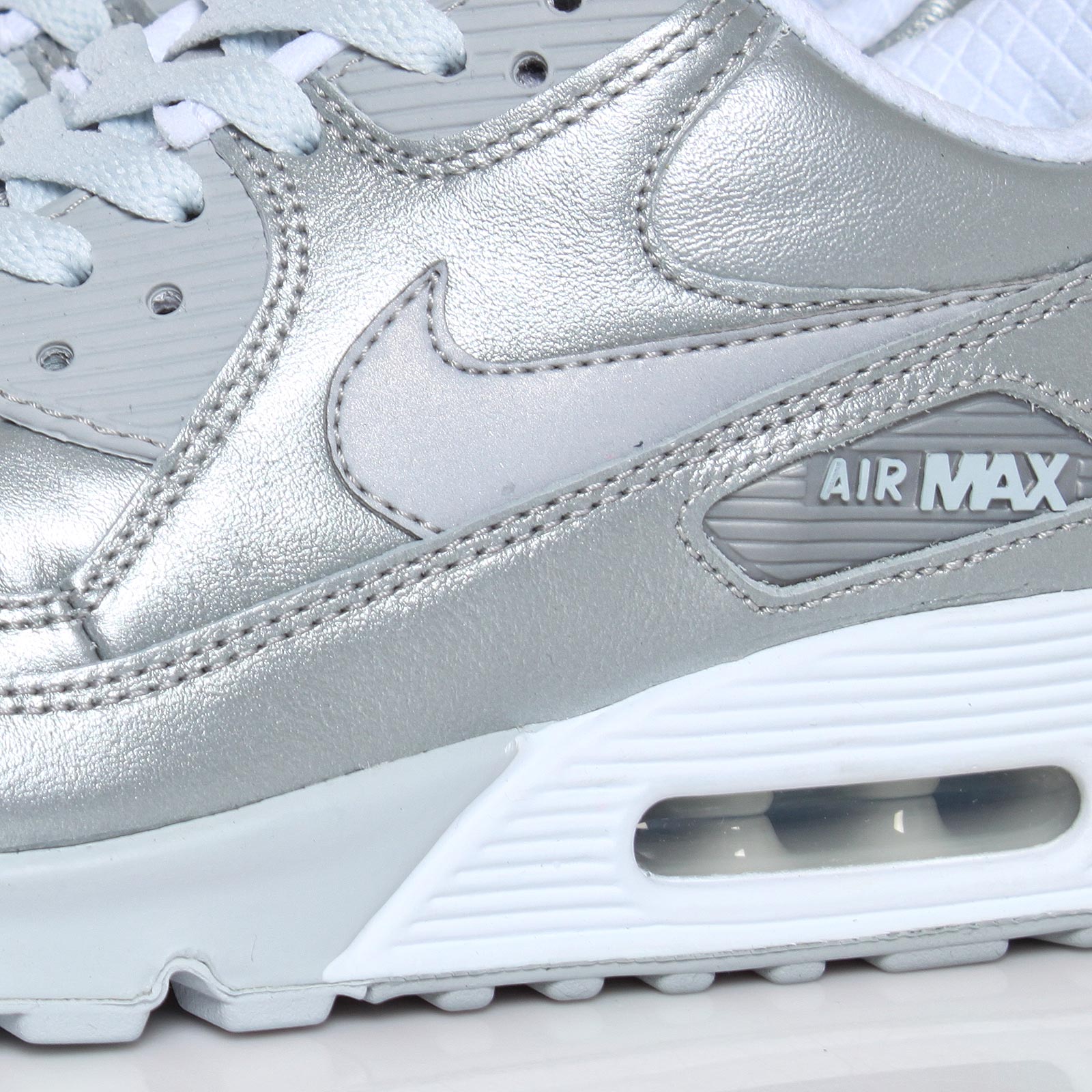 nike-wmns-air-max-90-metallic-silver-7 Nike Wmns Air Max 90 Metallic Silver 7