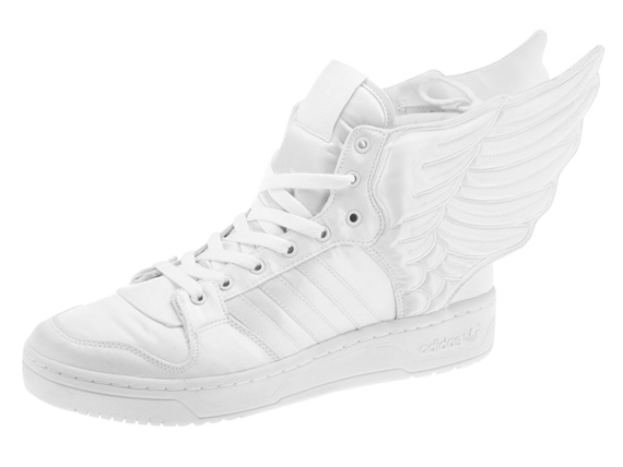 2ne1 Jeremy Scott Wings 2.0 White 02