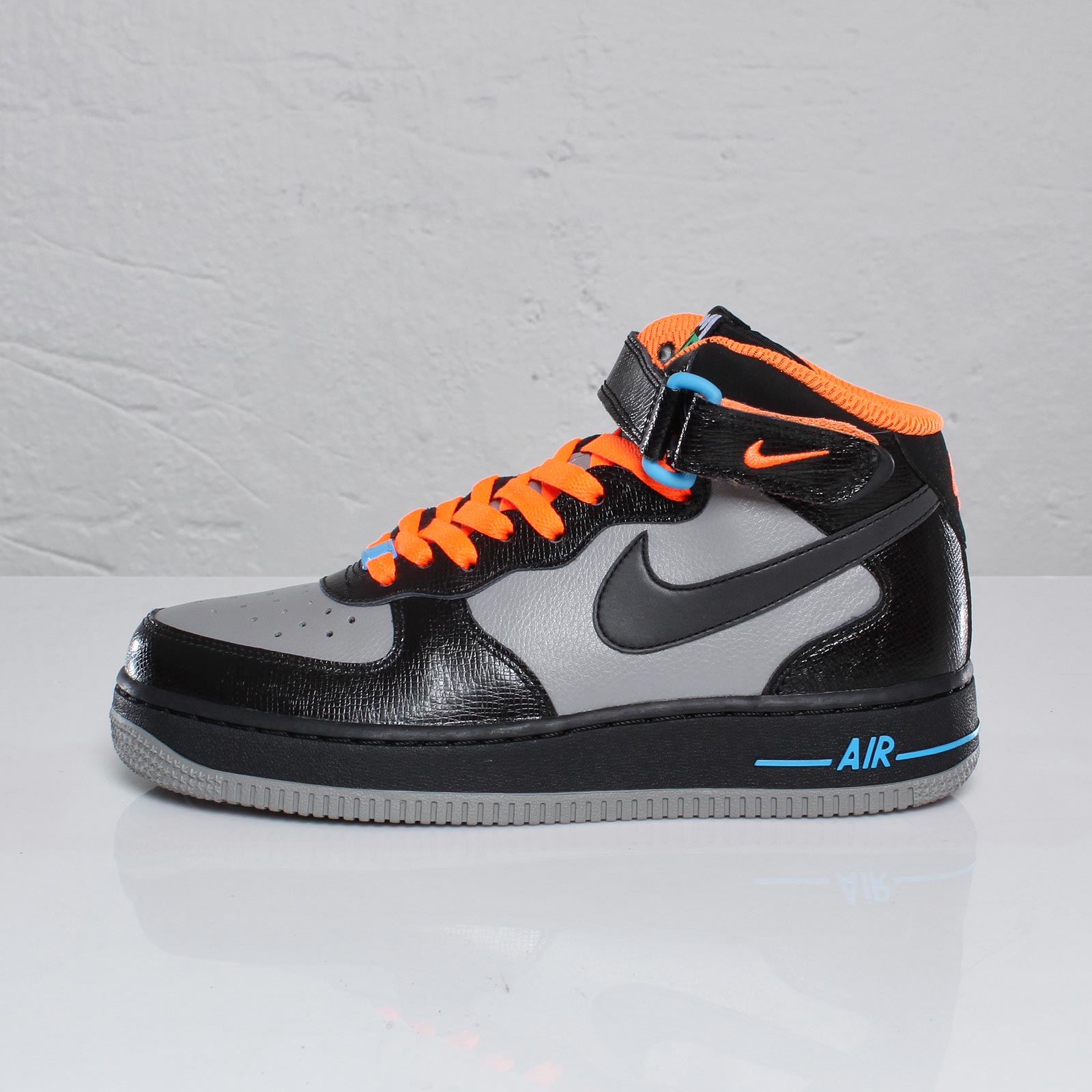 nike-air-force-1-mid-gs-black-light-charcoal-blue-glow-1 Nike Air Force 1 Mid Gs Black Light Charcoal Blue Glow 1