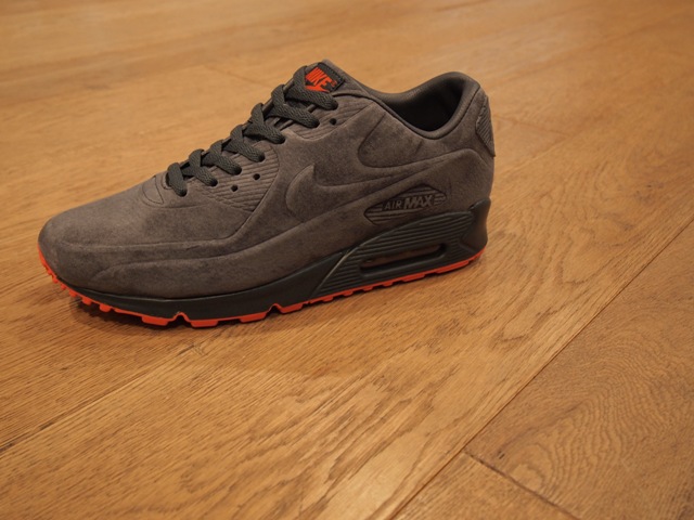 OLYMPUS DIGITAL CAMERA Nike Sportswear Vac Tech Collection Air Max 90 1