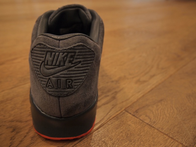 OLYMPUS DIGITAL CAMERA Nike Sportswear Vac Tech Collection Air Max 90 2