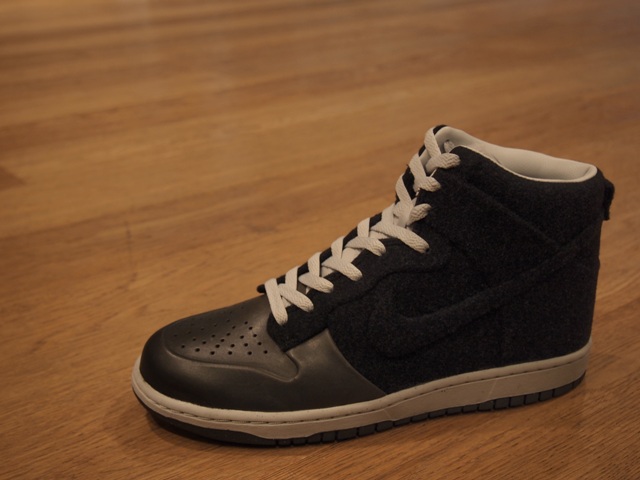 OLYMPUS DIGITAL CAMERA Nike Sportswear Vac Tech Collection Dunk High 5