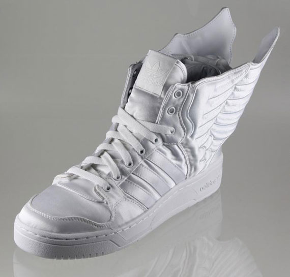 adidas originals ✖︎ Jeremy Scott 2NE1 ⭐︎