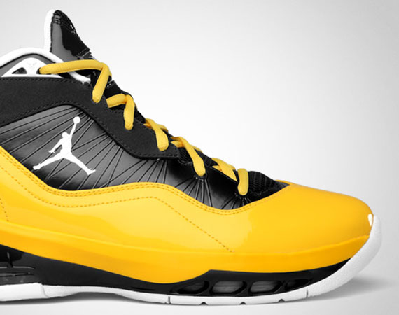 Jordan Melo M8 Anthracite White Varsity Maize 4