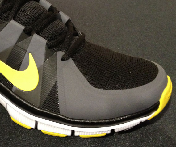 Livestrong Nike Free Trainer 5.0 02