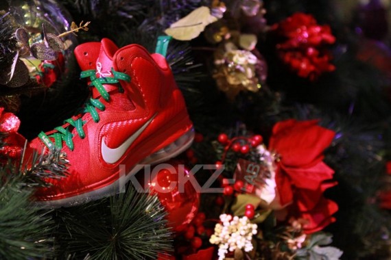 Nike LeBron 9 ‘Christmas’ – Detailed Images