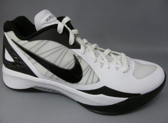 Nike Zoom Hyperdunk 2011 Low – White – Metallic Silver – Black