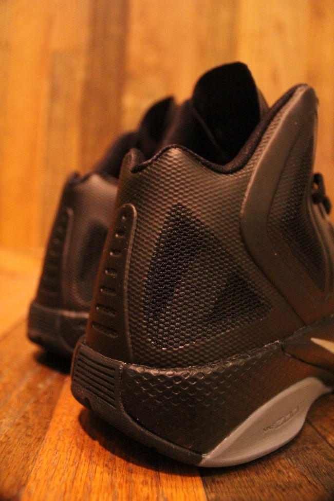 Nike Zoom Hyperfuse Supreme Black Metallic Silver Cool Grey 3