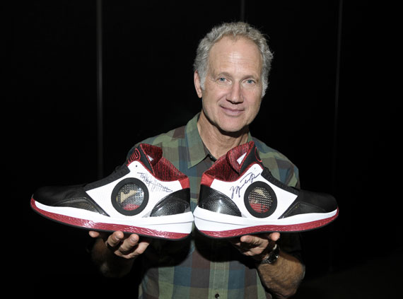 Air Jordan 2010 Ronald Mcdonald House Charity Tinker Hatfield 1